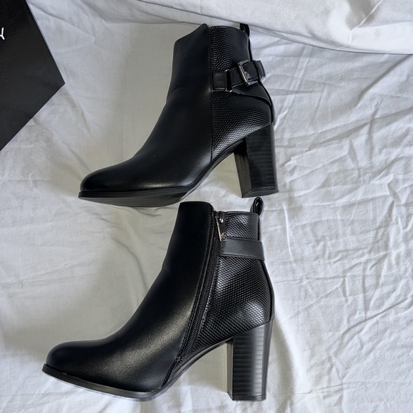 Like New Andra Bootie - Picture 3 of 9